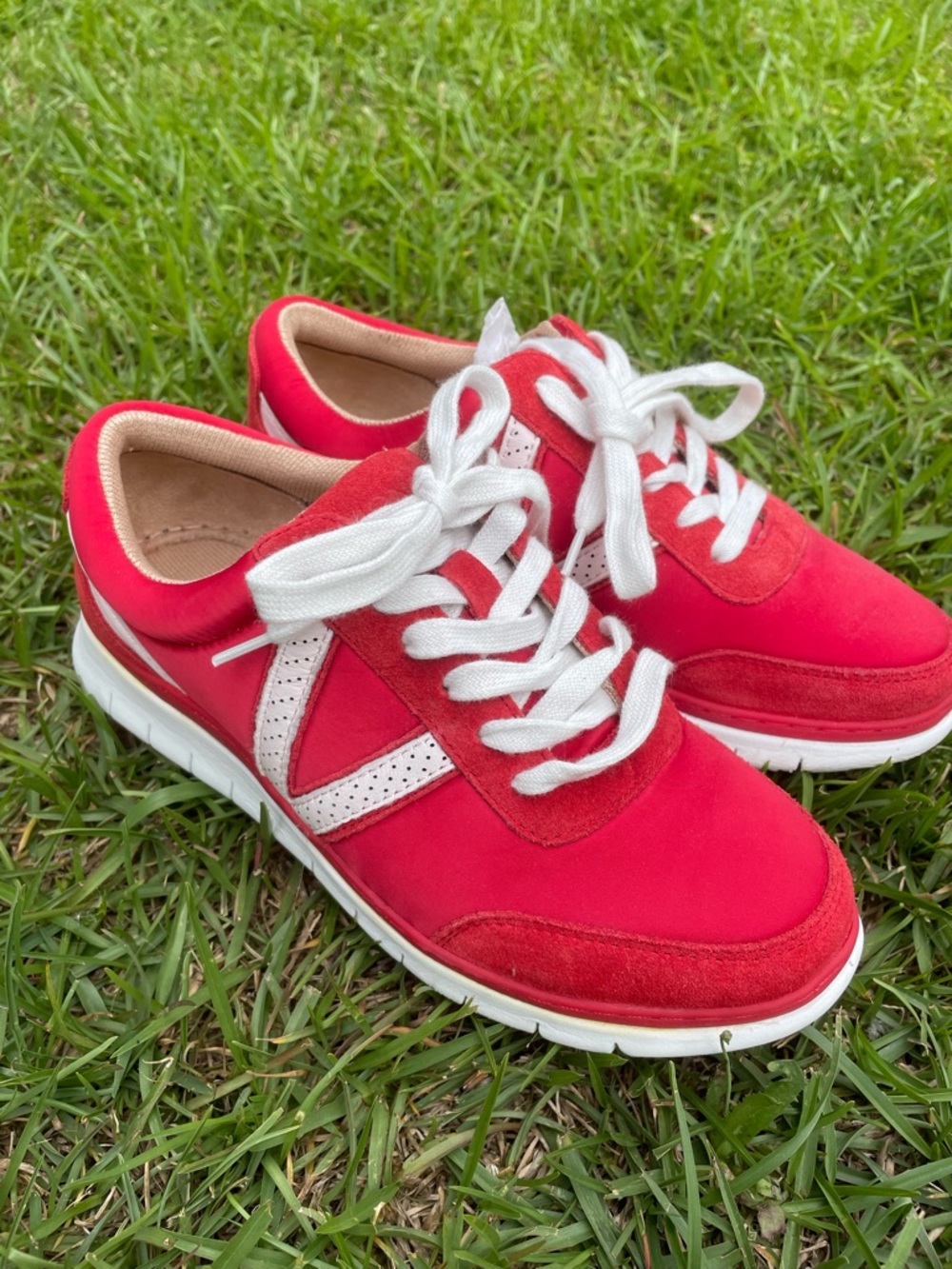 Vionic Women's Red Lace-Up Casual Sneakers 6 new